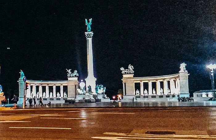 Piazza degli Eroi