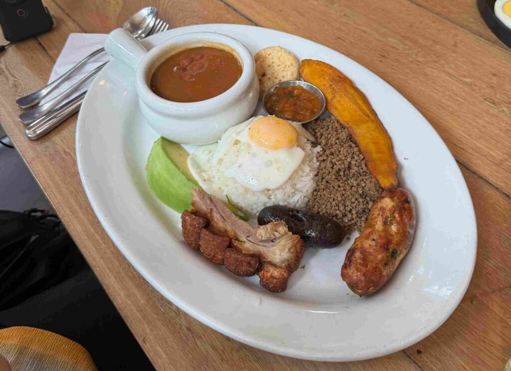Piatti tipici colombiani - bandeja paisa