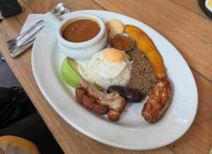 Piatti tipici colombiani - bandeja paisa